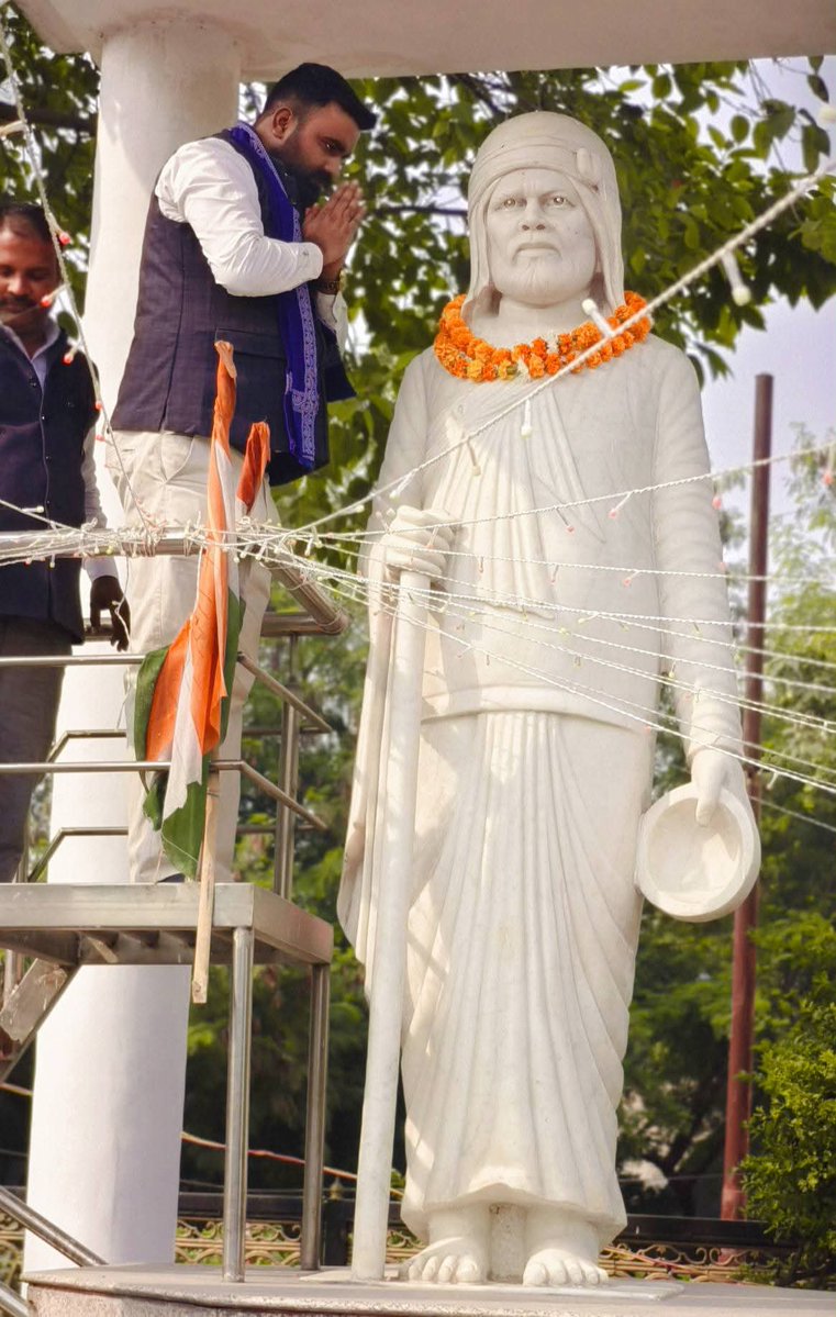 Drkuldeepbhargv's tweet image. क्रांतिकारी झाँसी की धरती पर संत समाज के गौरव, संत गाडगे महाराज जी को सादर नमन।

संत गाडगे महाराज अमर रहें।