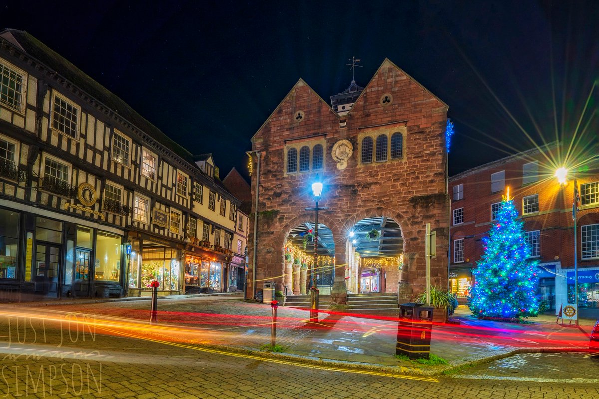 VisitRossOnWye's tweet image. Check out these pictures of the Market House this time 3 years ago!

📷taken by the wonderful Jon Simpson!

#visitrossonwye #visitherefordshire #visitdeanwye #christmasmarkets #rossmarkets #visitwyevalley