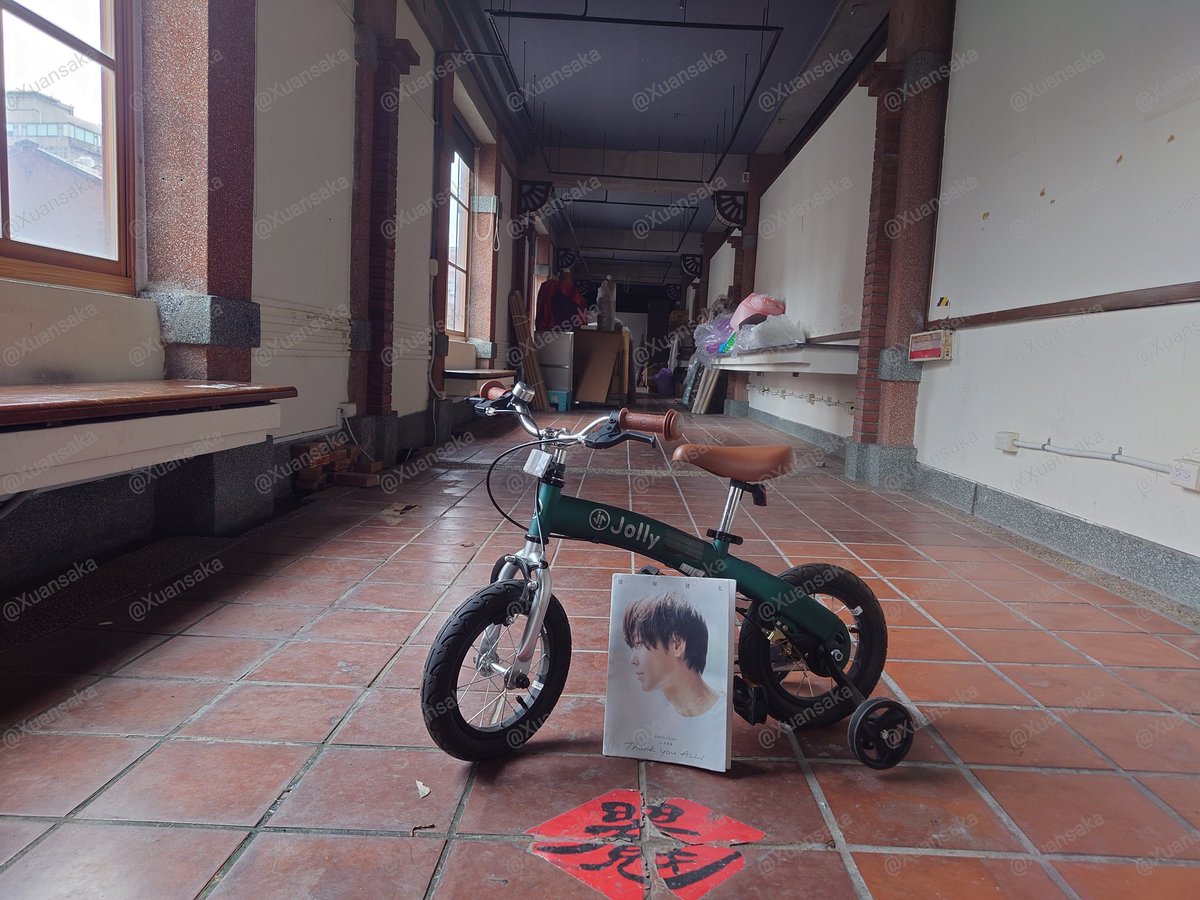 Xuan_Ohno's tweet image. 永樂市場
1枚目の写真右側はドリンクバー「謝師父咖啡屋」
左に👈向かって、2枚目の階段登って
廊下と階段のスポットがあります
廊下の自転車は写真撮り終わったら、元の場所に戻れば大丈夫
 #猪塚健太写真集 
 #猪塚健太