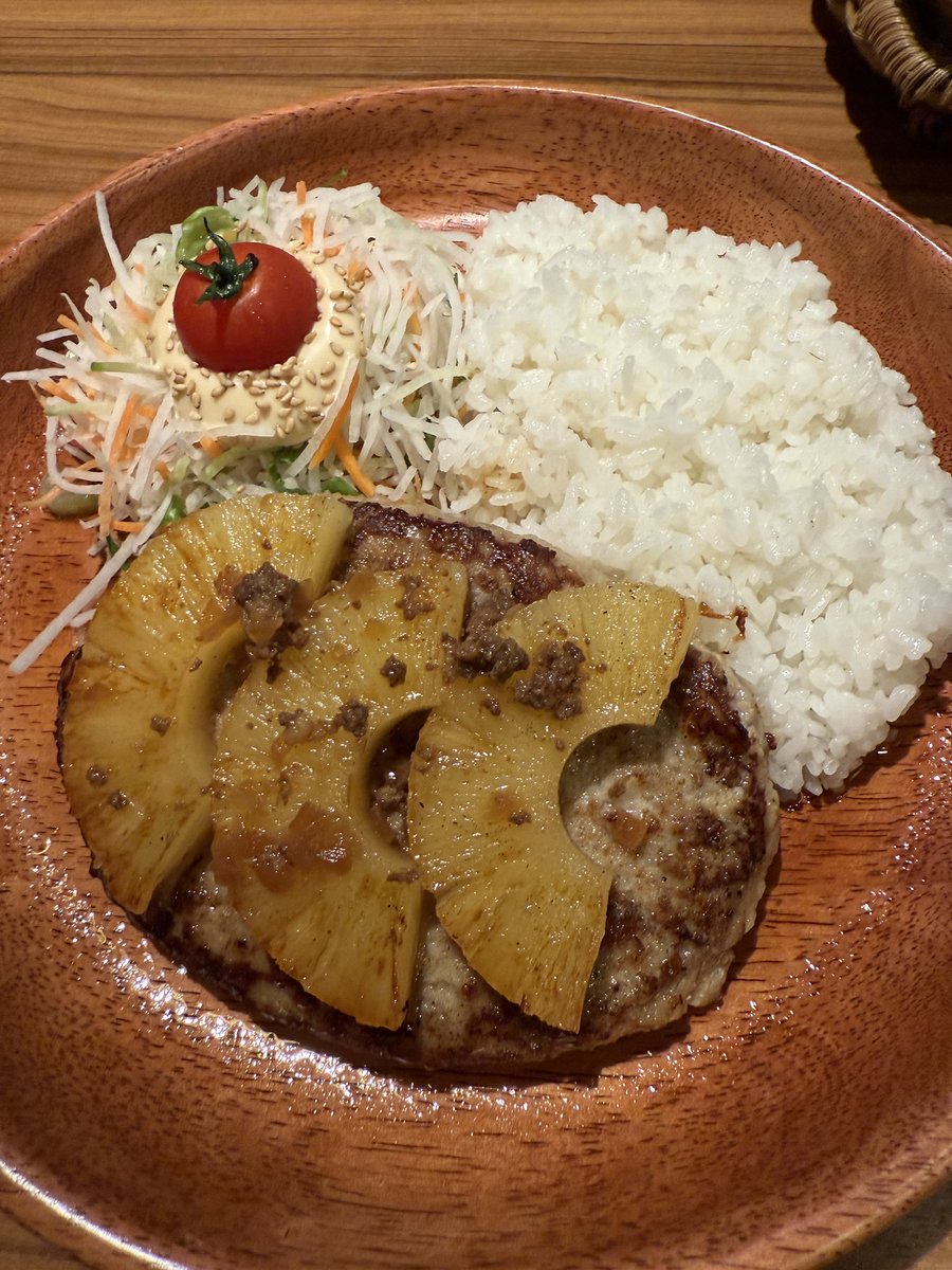 ムッスコがカードショップ行くというので、もう今日の晩御飯はびっくりドンキーで！
私、これ一択です。
ねー！とーるさーん！！！