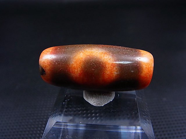 雪域天珠：老緑色虎牙」西蔵（チベット）天珠。瑪瑙の鉄分が赤く焼けた