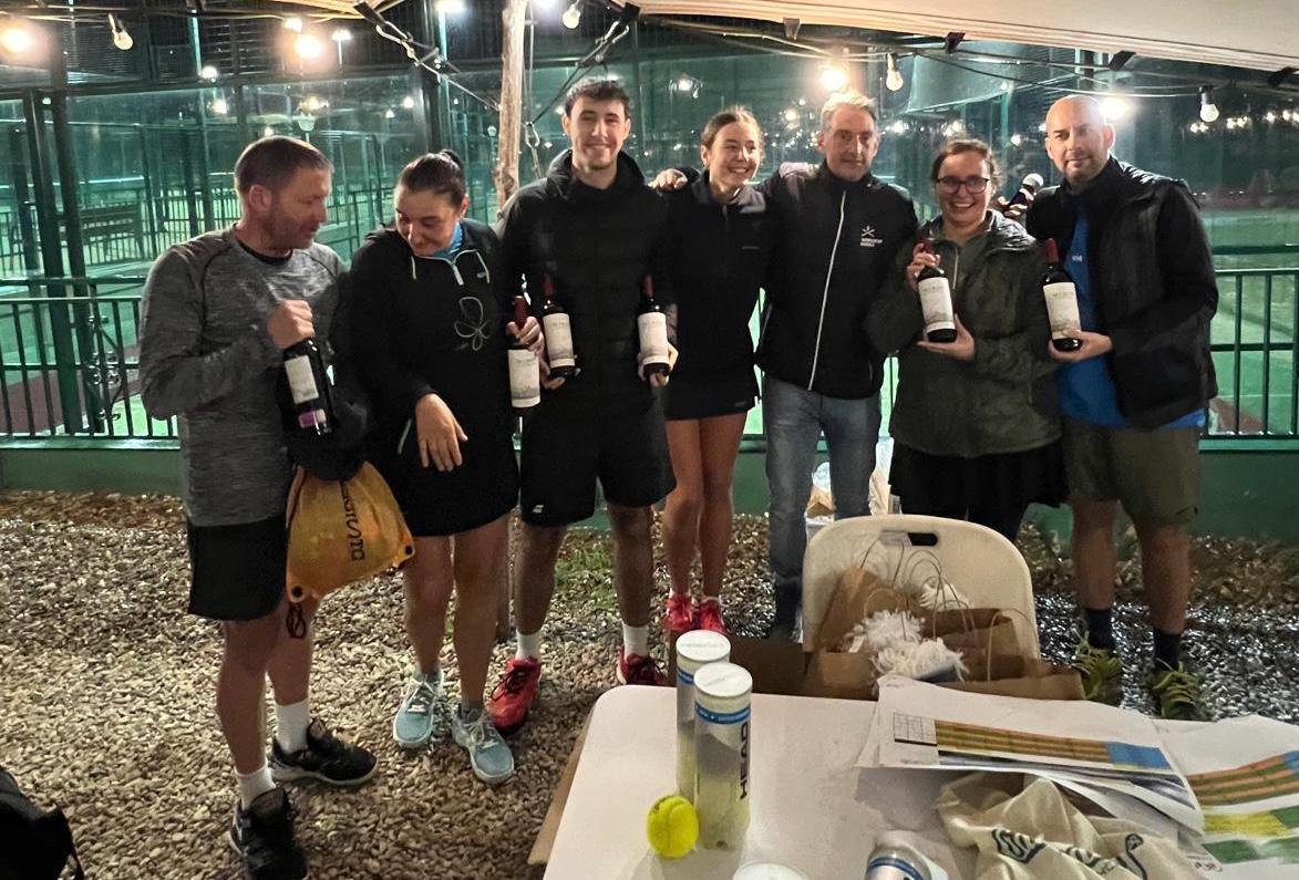 Gran èxit del 2n Congrés de Pàdel Moñas Mixte! 🎾
60 parelles en format americana, més de 140 persones al sopar i concert… Una jornada plena de pàdel, bon ambient i moments per recordar! 🙌

👉 Consulta guanyadors, finalistes i més fotos a:

postly.app/4DU9