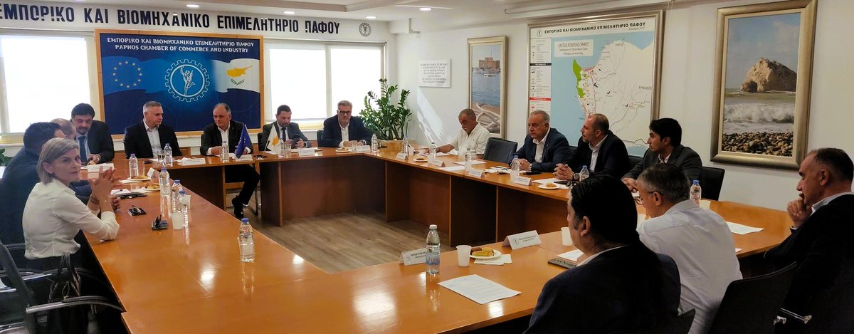 Συνάντηση Προέδρου και στελέχη του <a href="/DIKO1976/">ΔΗΚΟ</a> κου <a href="/NicholasPapadop/">Νικόλας Παπαδόπουλος</a> με τον Πρόεδρο και Μέλη του Δ.Σ του <a href="/pafoschamber/">Pafos Chamber of Commerce and Industry</a>. Συζήτηση επί εκκρεμούντων Νομοσχεδίων, πρόβλήματα με ΕΟΑ Πάφου, δανειστικά επιτόκια &amp; τράπεζες, αυτονόμηση Γ.Ν Πάφου κ.α. <a href="/ChrysSavvides/">Chrysanthos Savvides</a>
👉bit.ly/47Qh8S9