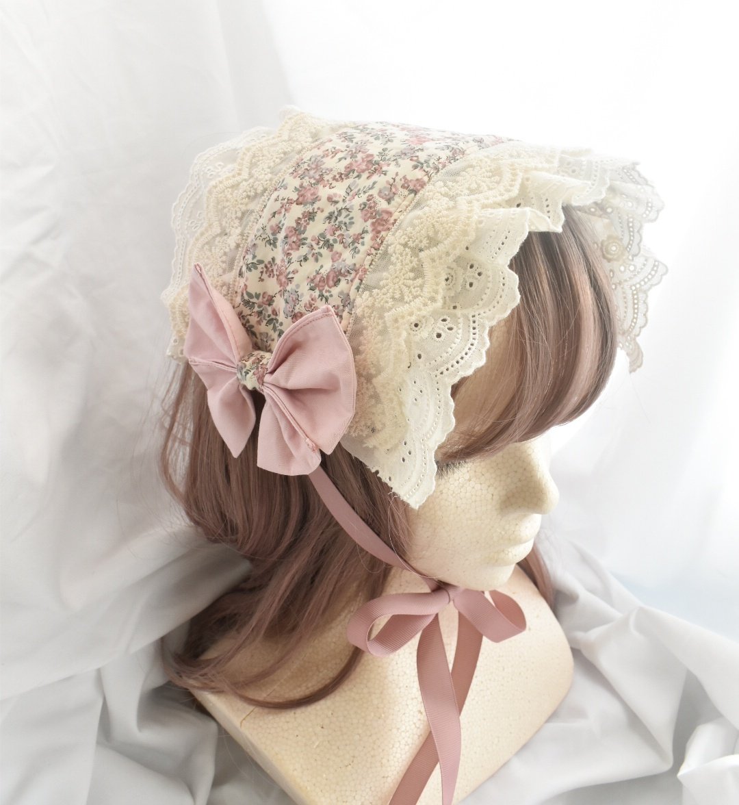 Waltz_with_Psyc's tweet image. #GLMクラシカル
通販は11/22(土)23:59まで🥀

どの季節にもオススメのヘッドドレスのご紹介です。
小さな花々が、可憐なる楽園の花園へと導いてくれる…そんなイメージでお仕立てしました。
生成と透け感のある二重レースがボリューミーで、上品さも可愛さもあります🌸
▶gothlolimarket.com/collections/gl…