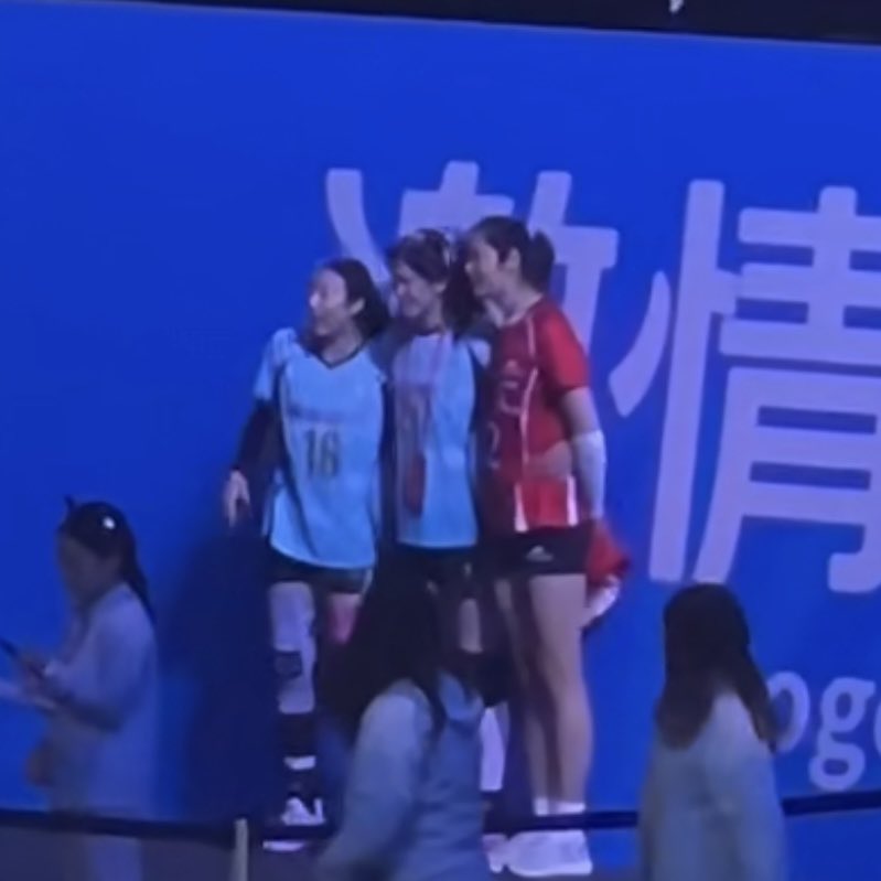 0219_lucky's tweet image. พี่จูถิง!! น้องอิ๋งอิ๋ง!!!! ไอ่เด่กตุวเร้กของพี่ๆ🤏🏻✨😭  นอกจากเทียนจินแล้ว พี่จูถิงคือคนเดียวที่ไอ่เด่กมานเอาโทรศัพท์ตัวเองไปขอพี่เค้าถ่ายรูปอะ เพราะพี่จูถิงคือข้อยกเว้นเว่อร์!!!!!