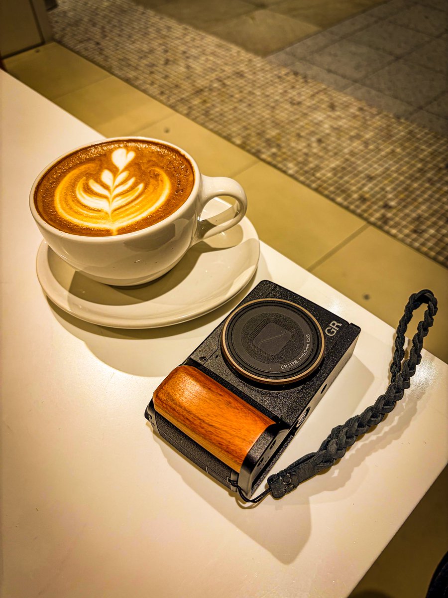 itoo0704's tweet image. Today's partner.
.
RICOH GRIV
.
【iPhone AIR】
.
水曜日恒例、放課後さんぽ
.
#今日のカメラ 
#PointAndShoot 
#grsnaps #ricohgr_japan #GR_meet_Japan #RICOH #GR #SHOOTGR #GRIV