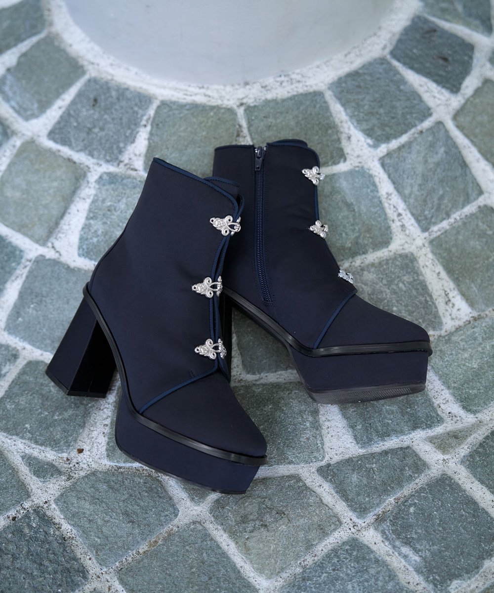 HARE_jp's tweet image. 人気のチャイナパーツがポイントの
モードなチャンキーブーツが登場！

#HARE #ハレ #ハレレ
▽詳細はこちら！
x.gd/KAuj1