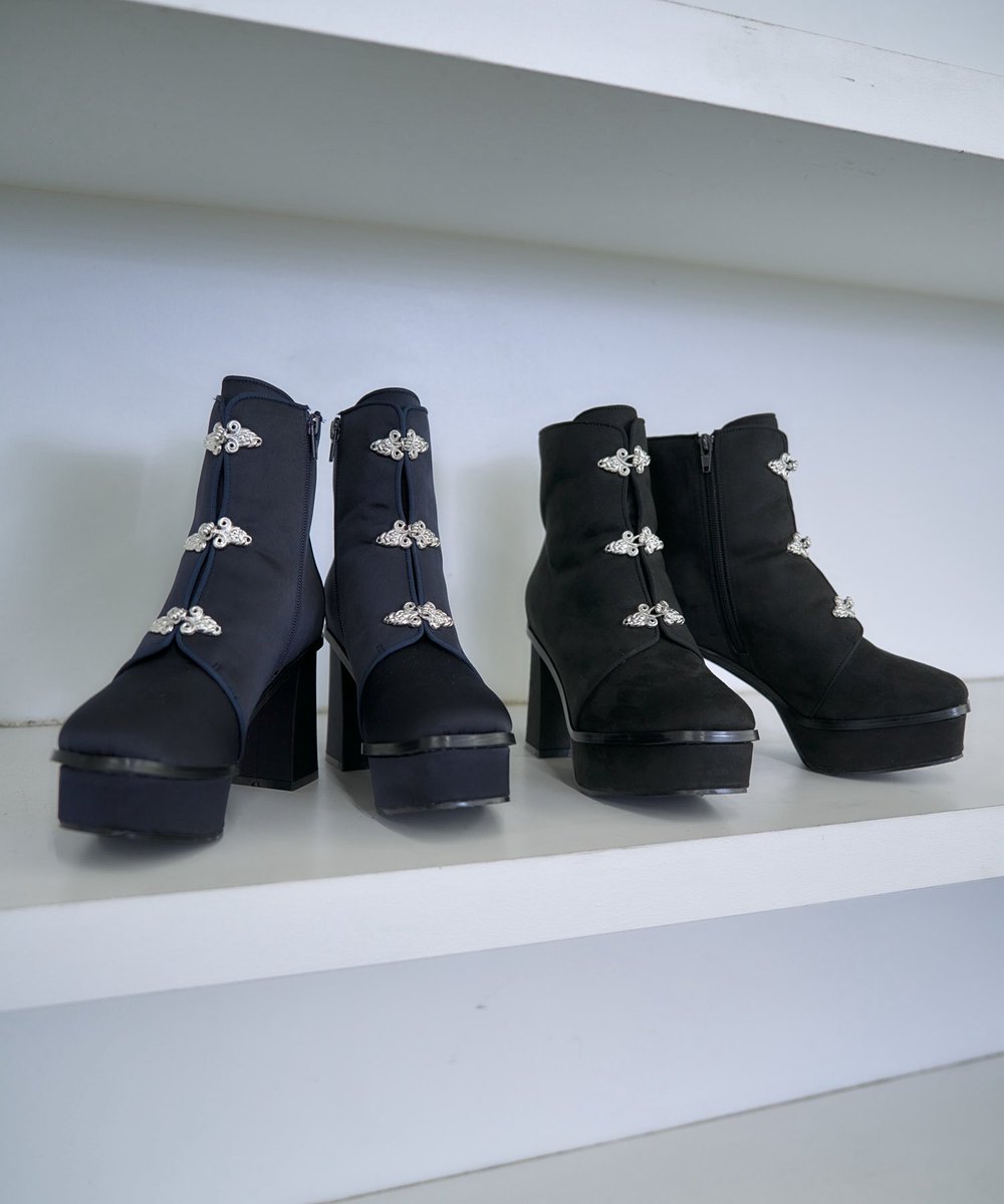 HARE_jp's tweet image. 人気のチャイナパーツがポイントの
モードなチャンキーブーツが登場！

#HARE #ハレ #ハレレ
▽詳細はこちら！
x.gd/KAuj1