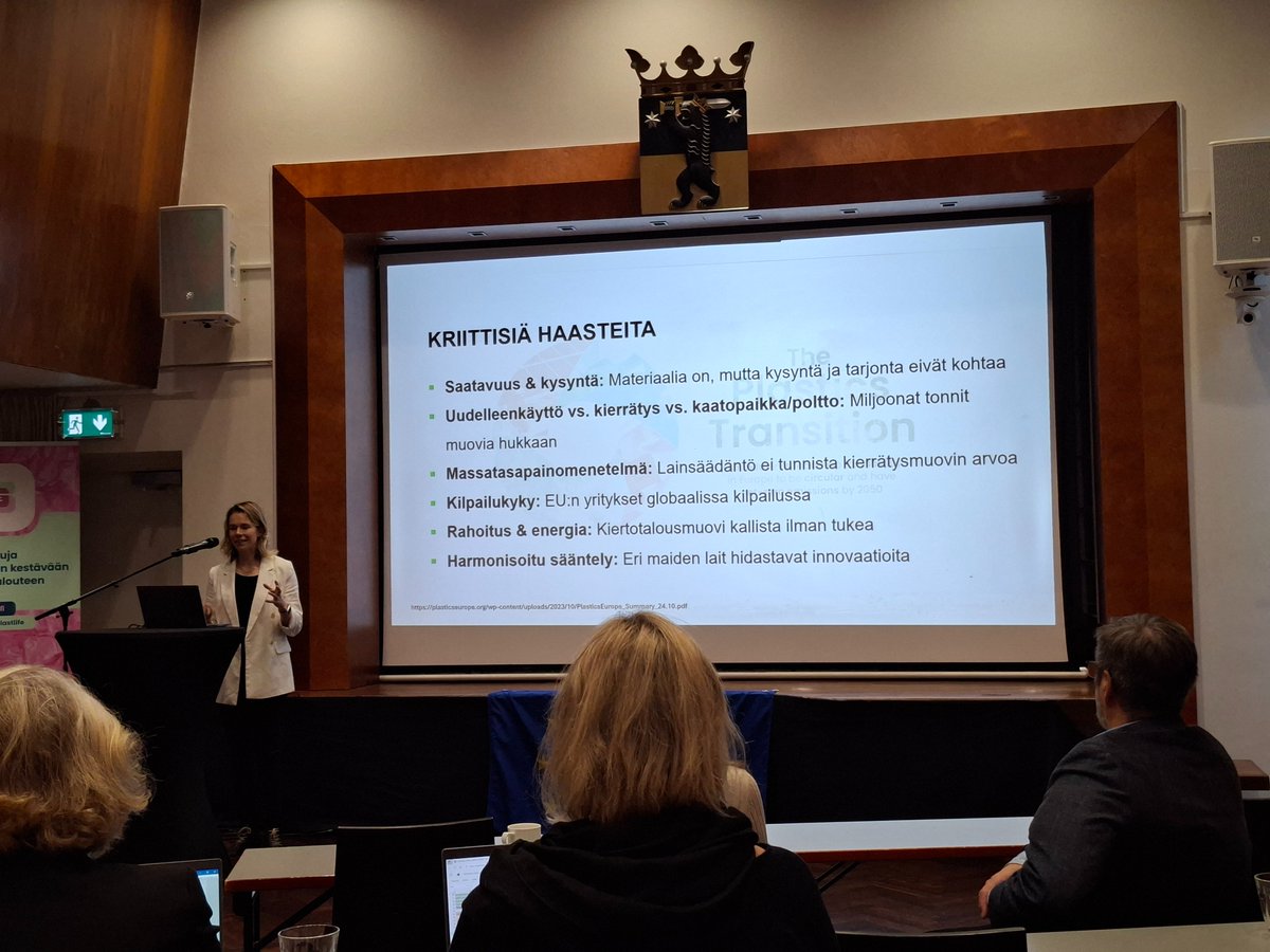 #PlastLife ja #Muovitiekartta koko päivä. Osa haluaa uutta liiketoimintaa ja eteenpäin vieviä #muovi- ratkaisuja. Toinen osa pyytää Suomeen lisäsääntelyä ja kulutuksen pakkovähentämistä.