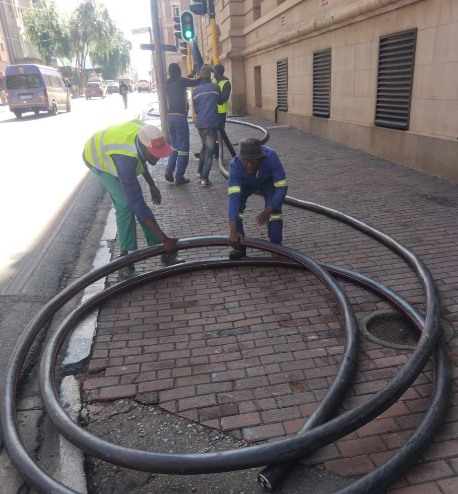 CityPowerJhb's tweet image. #CityPowerUpdates
#CityPowerOutages
#InnerCitySDC

Van Beek Substation (President Street distributor): Our restoration efforts remain at  92% for customers in Ferreirasdorp, Fordsburg, Westgate, and the surrounding areas.

Following the identification of the fault and the removal…