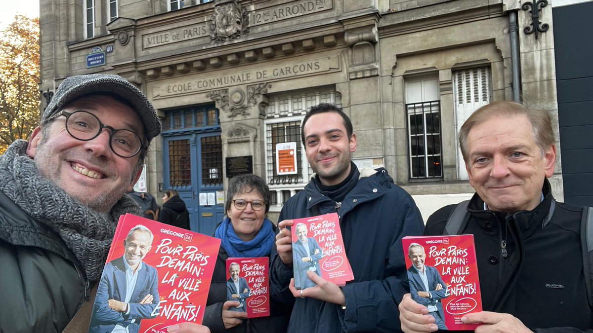 PS_Paris12's tweet image. Wattignies, Diderot, Bouton, Bignon… devant les écoles, nous échangeons avec les familles de #Paris12 sur « Paris, ville aux enfants ! »

Plus de nature, de sécurité, de jeux, de culture, de sport : la parole est à vous ! 
#ParlonsParis avec @egregoire et @isabelle_rocca 🌹