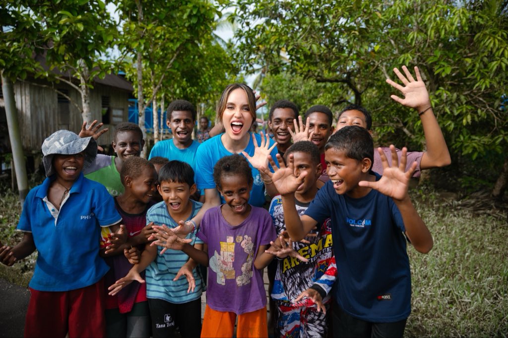 xcintakiehlx's tweet image. Thank you, Papua. For teaching me. For grounding me. For loving me back in your own quiet way. 

Sampai bertemu lagi. ❤️