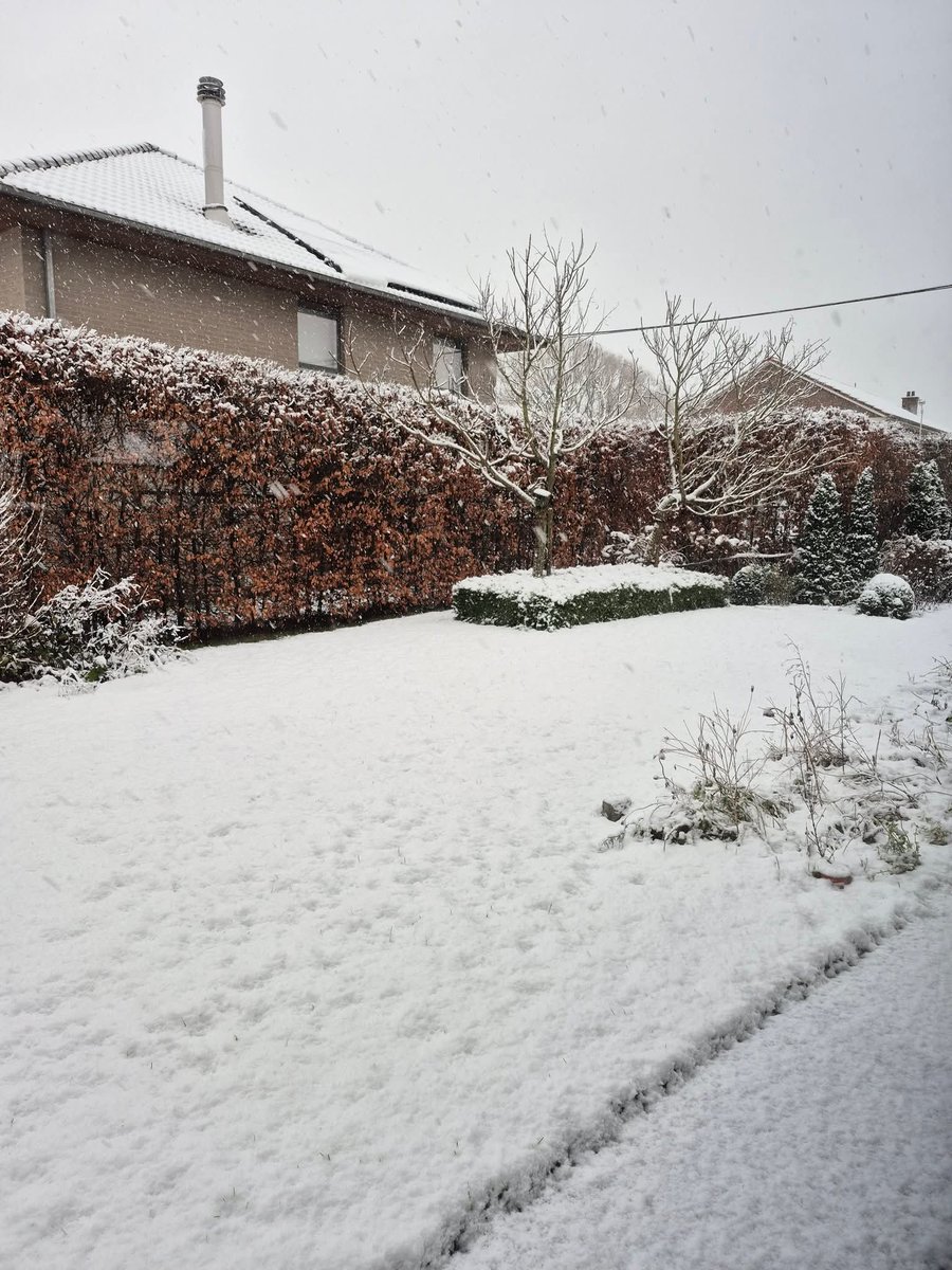 _fragrantica's tweet image. لو كنت في مكان نفس هذا برد قارس وثلوج

ما هو العطر اللي راح تختاره ؟؟

#رابطة_عشاق_العطور