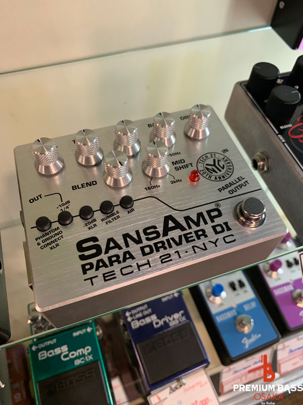 premium_guitars's tweet image. 【#プレミアムベース大阪】
#TECH21 の銀色…再び！
ベードラは30周年でしたが…もう一つの万能プリ「PARA DRIVER DI」は今年誕生20周年🎂
そこで出たのがコレってわけ😏
歪みのキメも細かくて歌モノ似合いそう！
全世界500台限定の内の1台！急げ！🏎️〰️💨
💁ikebe-gakki.com/Form/Product/P…