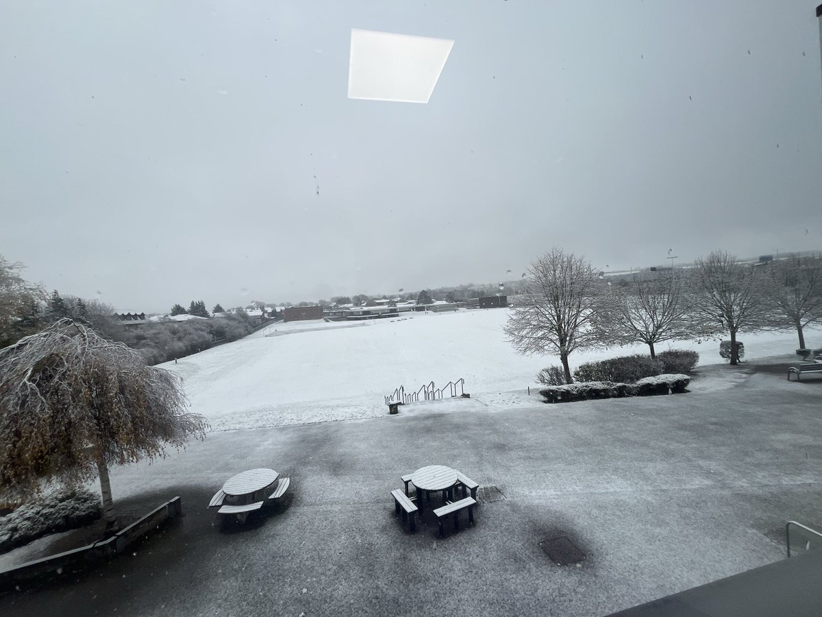 MissSmith97233's tweet photo. Office views this morning ❄️ https://t.co/V51IwmZNkj