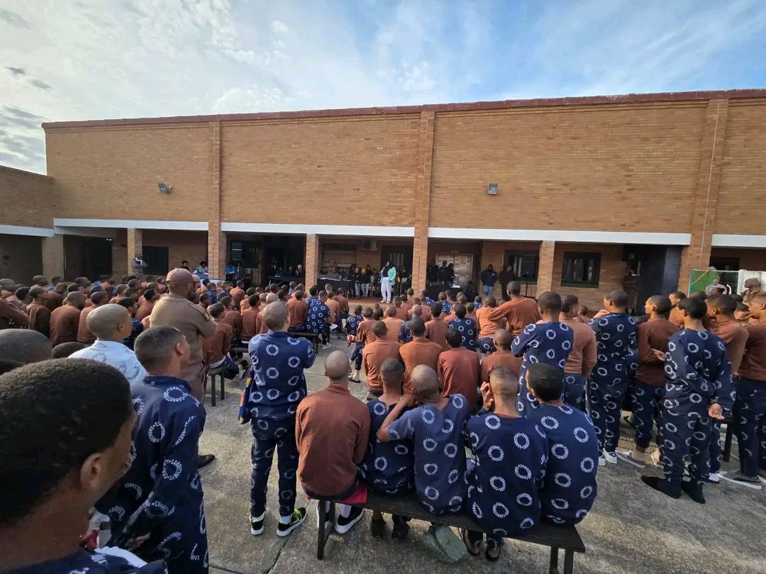 DCS_ZA's tweet image. Healthy relationships are key to successful reintegration. The programme equips youth with the skills to:

💬 Communicate effectively
😤 Handle their own anger in constructive ways
🧘 Respond safely to anger or conflict from others

facebook.com/10006901132463…