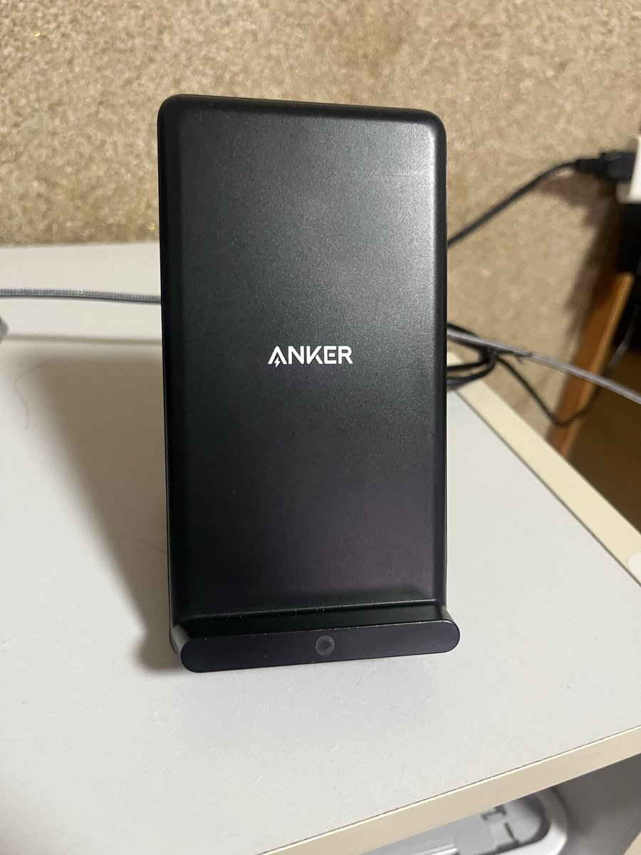 koba6931's tweet image. ライトニングケーブルとやっとおさらばや、車にMagSafeの充電器、家でANKERの充電スタンド、車のライトニングが使用頻度が長かった。
ちなみに使用しているiPhoneは13miniね。
#ライトニングケーブル 
#MagSafe 
#ANKER 
#iPhone13mini
