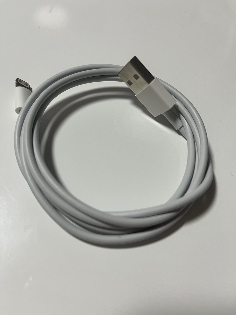 koba6931's tweet image. ライトニングケーブルとやっとおさらばや、車にMagSafeの充電器、家でANKERの充電スタンド、車のライトニングが使用頻度が長かった。
ちなみに使用しているiPhoneは13miniね。
#ライトニングケーブル 
#MagSafe 
#ANKER 
#iPhone13mini