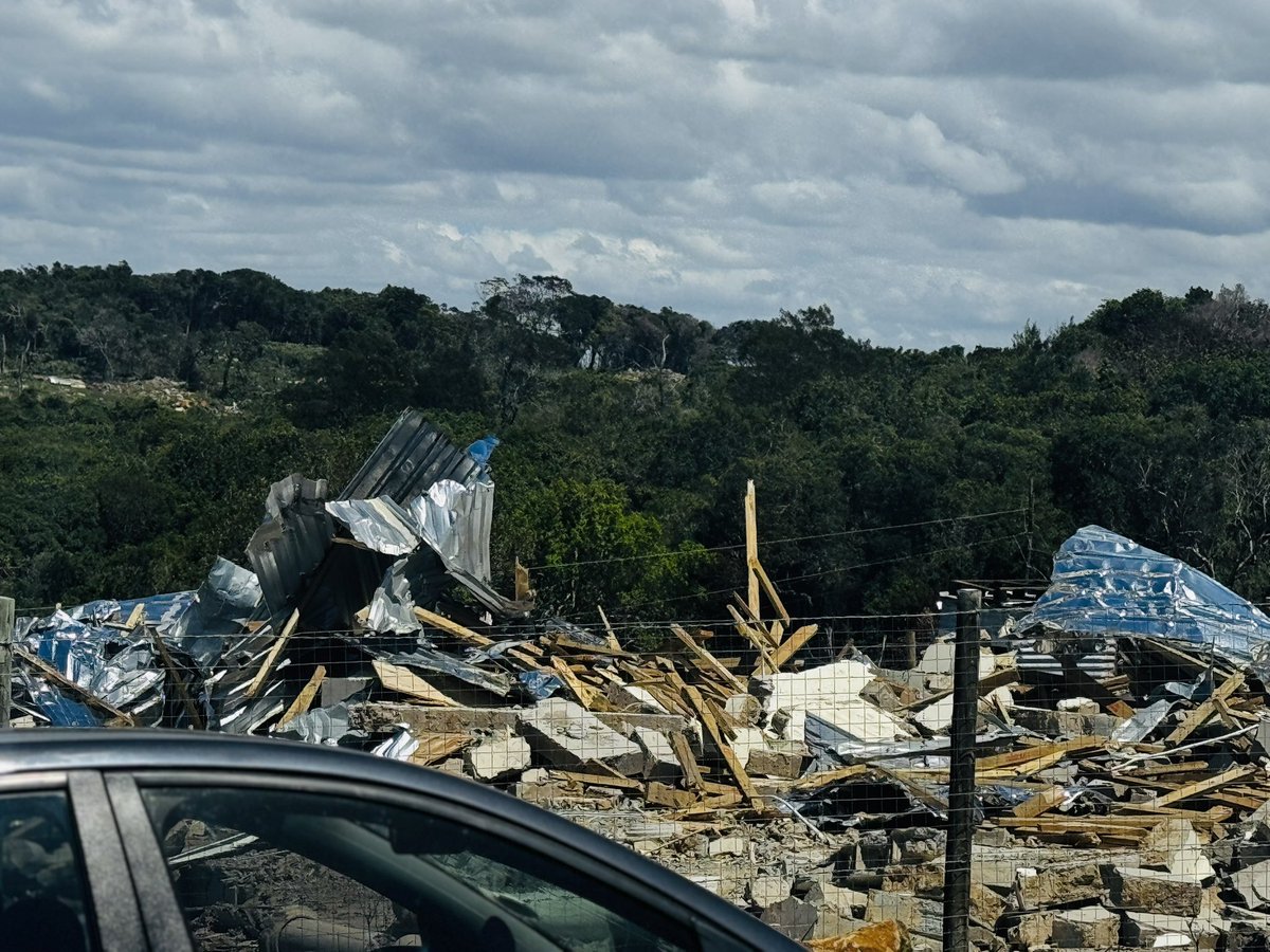 [IN PICTURES]📸

These are scenes from Ward 31 in Bompini and Julius Malema Settlement, where the ANC government has been demolishing houses using a court order. More than 20 brick homes have already been destroyed, leaving families displaced and with nowhere to go. 

This is