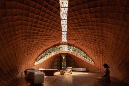 indiaincolours's tweet image. A bridge harmonized with nature, BRIDGE HOUSE by WALLMAKERS, in KARJAT, INDIA
#indianarchitecture #archindia #architecture