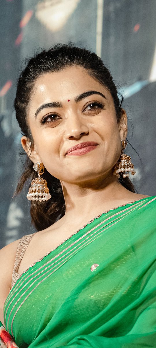 Sometimes I just forget that I exist on X😭🥀
#RashmikaMandanna