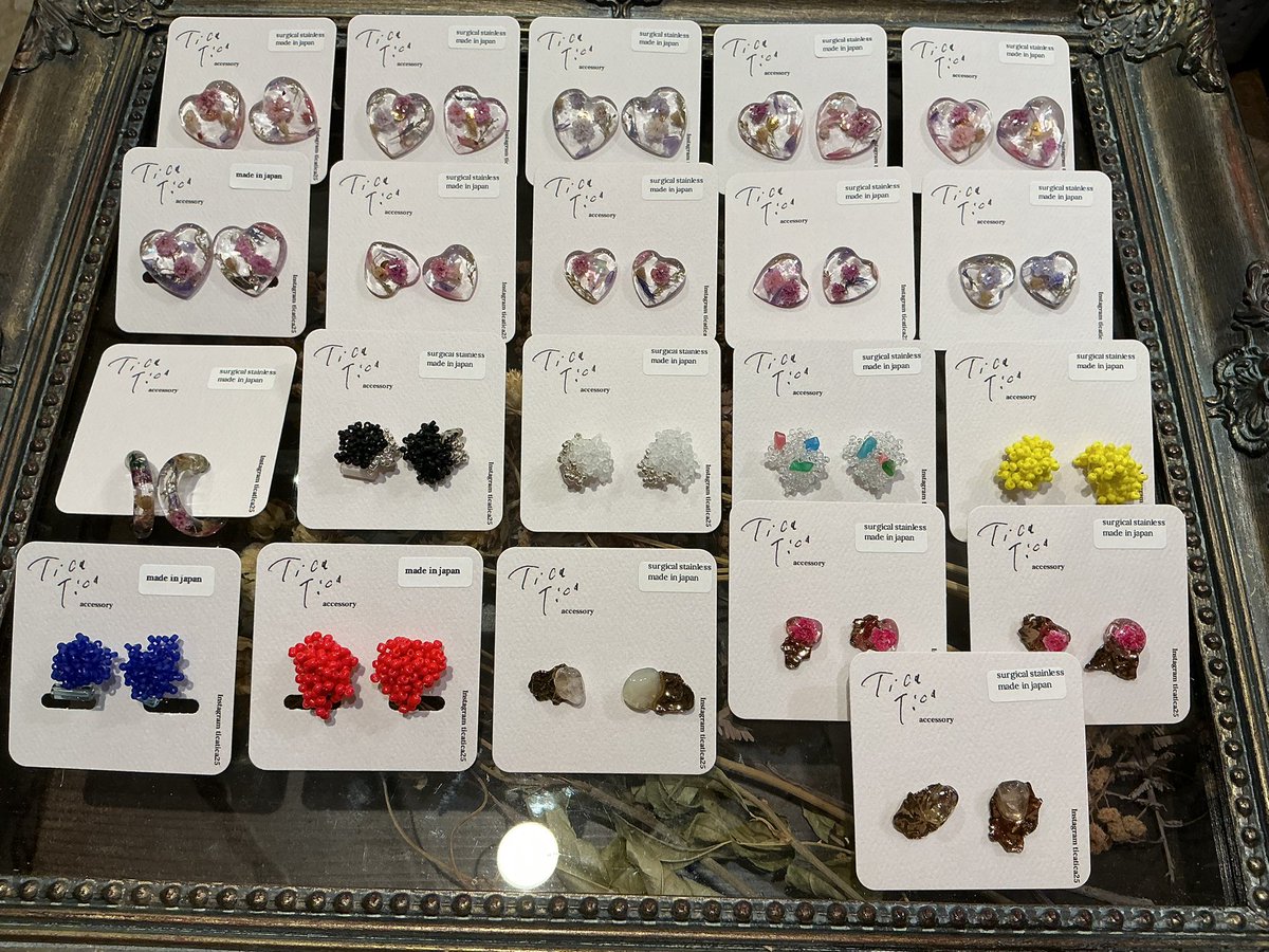 a_cupapa's tweet image. 👘路地裏3坪雑貨店　京都八坂店　１階👘
🎍年末年始2025〜2026🎍12/6〜1/12

TicaTica様から素敵な作品が届きました 🎶
ありがとうございます🌟

お花を閉じ込めた耳飾りはうるちゅるな透明感がとても可愛いです🫧✨…