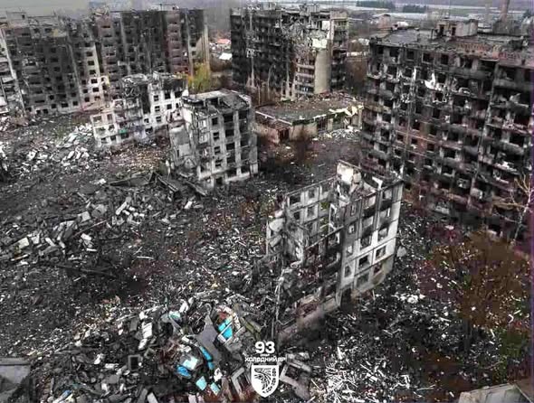 KONSTANTINIVKA
im Oblast Donezk, Ukraine,
war mal ein schönes, kleines Städtchen mit 8.000 Einwohnern, bis die Russen einfielen und den Ort zerstörten. Die Russen sind ein barbarisches, grausames, militaristisches Volk geblieben. Es gibt keine sittliche Verbesserung seit 1945.