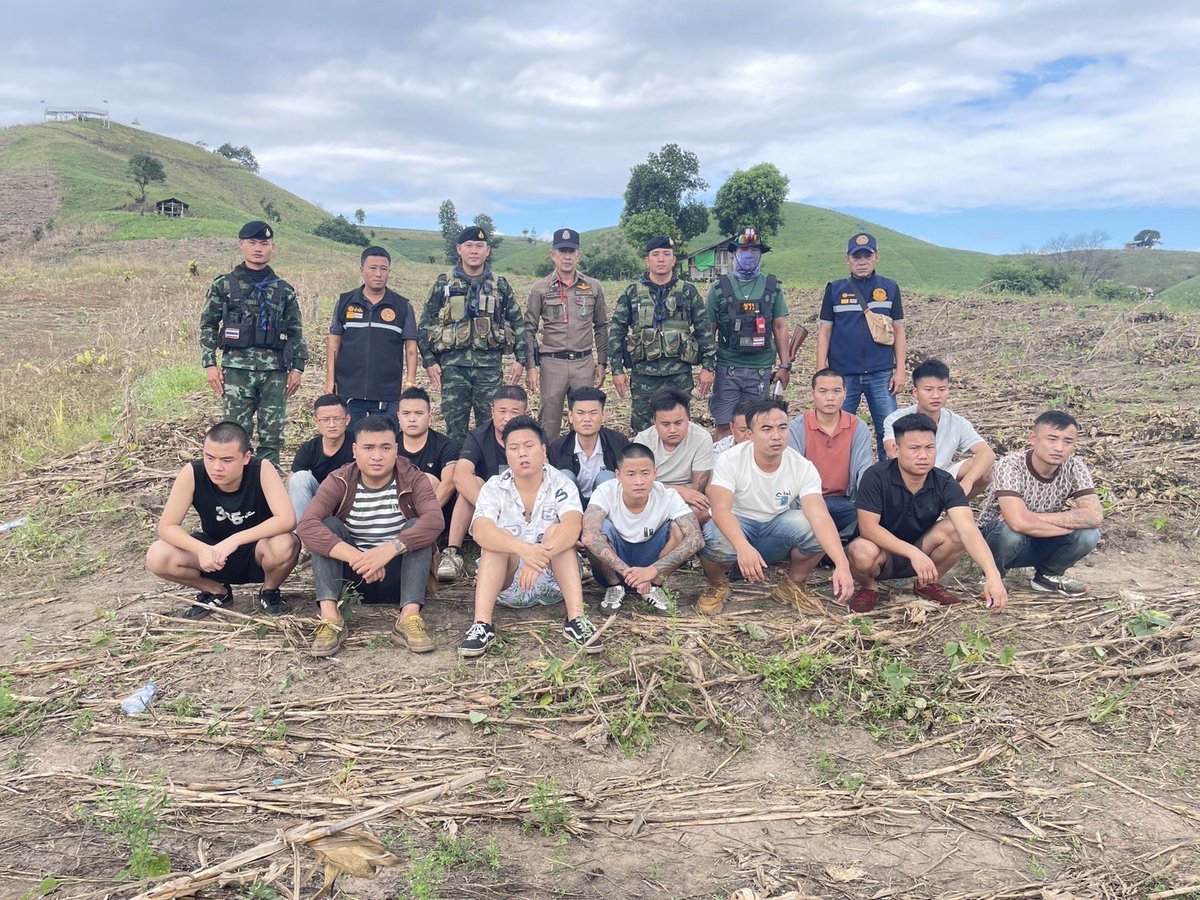 การบุกทลายแก็งค์คอลเซนเตอร์และสแกมเมอร์ ในพื้นที่ BGF อย่างหนัก ทั้งที่ KK Park ตั้งแต่ 3 อาทิตย์ก่อน และที่ชเว่โก๊กโก่ ในจังหวัดเมียวดี ประเทศเมียนมา ตั้งแต่วันที่ 17 พ.ย. ที่ผ่านมา จนทำให้คนที่ทำงานใน 2 พื้นที่ แตกกระเจิง และหลายคนถูกควบคุมตัวไว้ได้ เราคาดการณ์กันได้ครับ