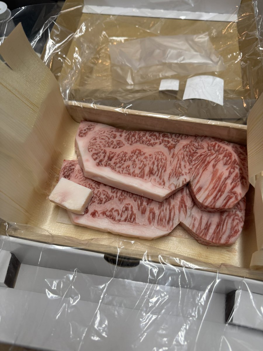 kaggy_d's tweet photo. 美味しいお肉もらったw https://t.co/HzvrAKk7mh