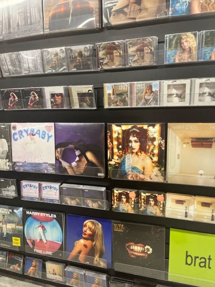 melsfaeriex's tweet image. same                                       different
feeling                                     age