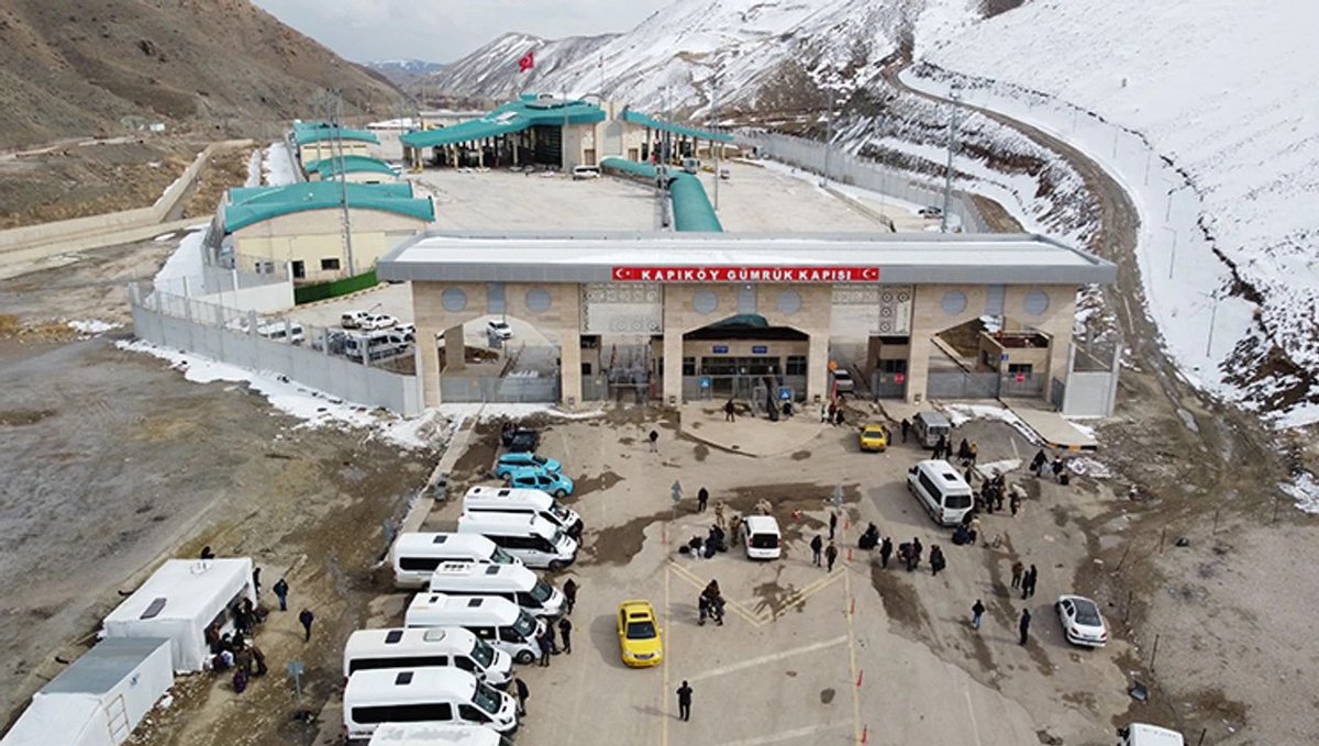 Kapıköy Sınır Kapısı’ndaki düzensizlik Van Ekonomisini olumsuz etkiliyor serhatnews.com.tr/kapikoy-sinir-… 

<a href="/cevdetzgke2/">cevdet özgökçe</a> <a href="/BeyazMurat65/">MURAT BEYAZ</a>