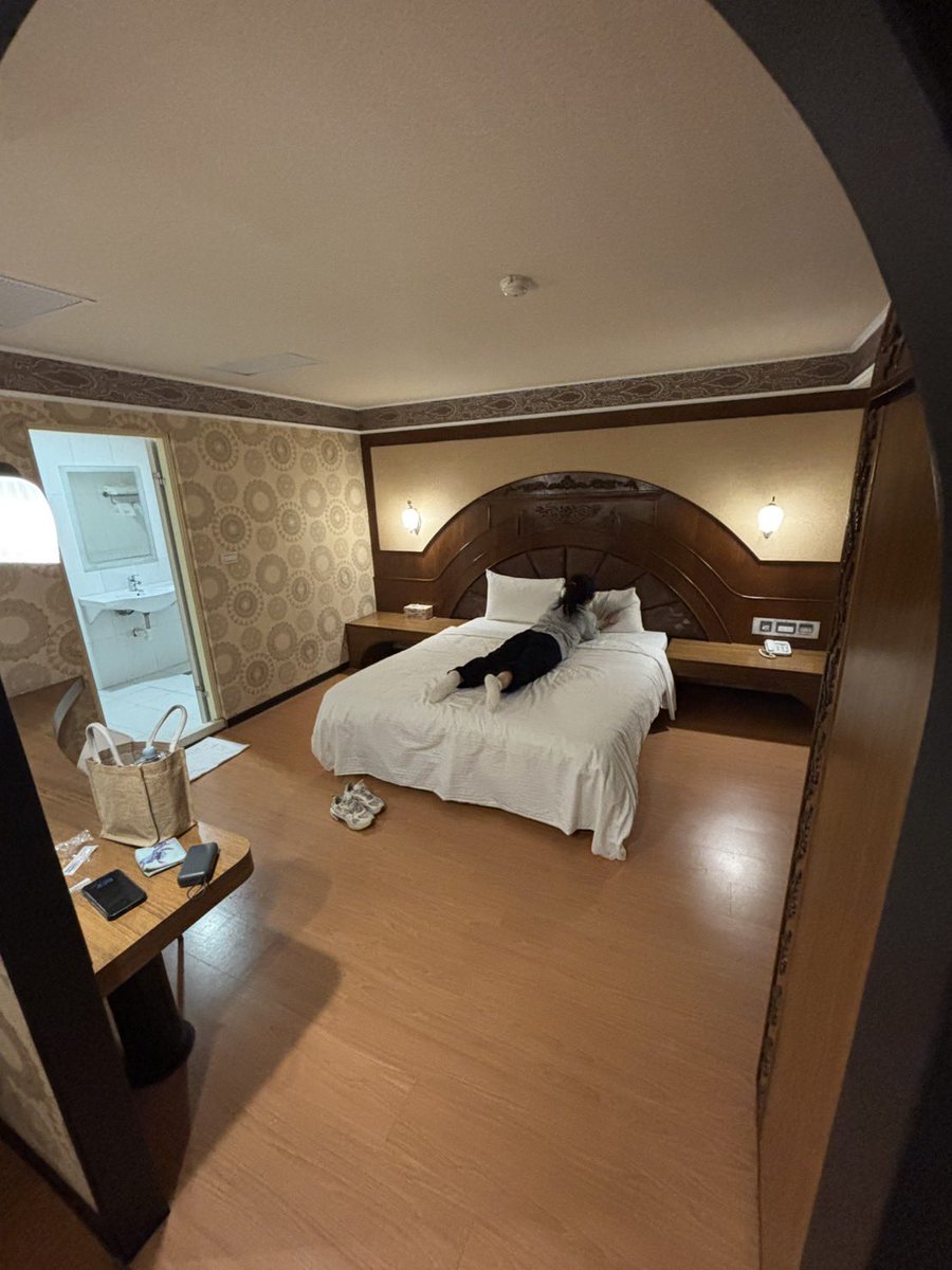 看不出商旅也有這麼大的房型😧

#聯誼交友 #同房換不換