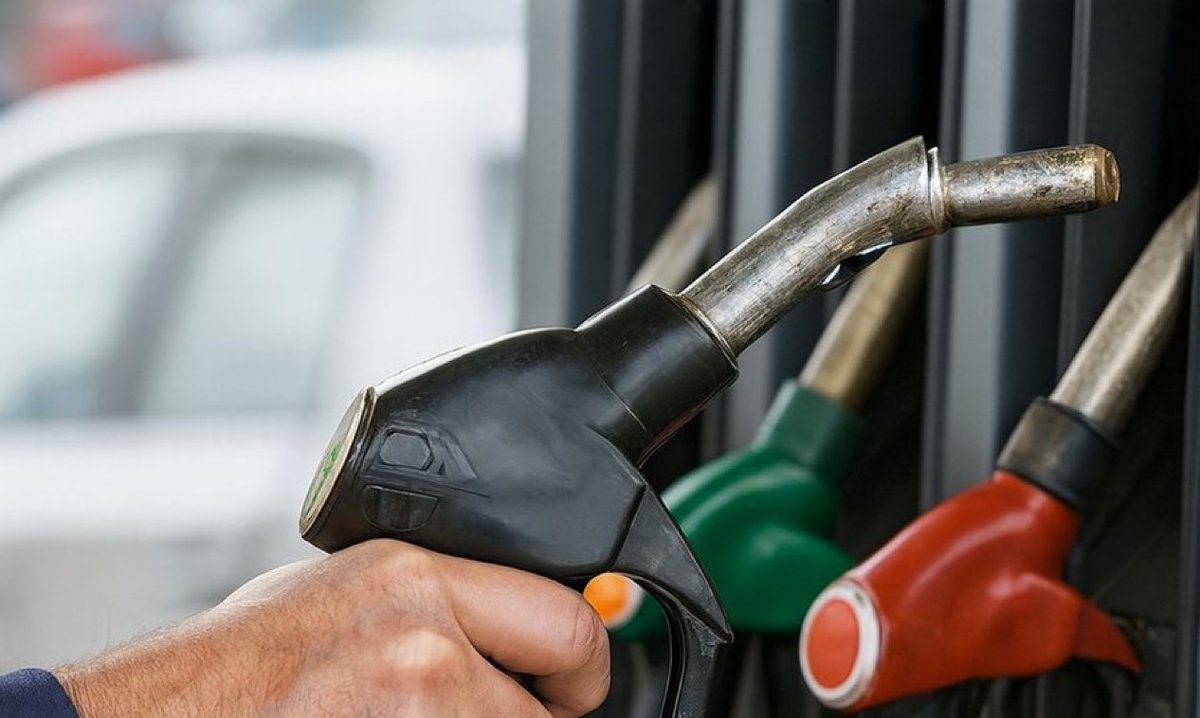 Cuma günü motorine gelecek 2,50 TL'lik zamla birlikte litre fiyatının 60 TL'yi aşması bekleniyor.