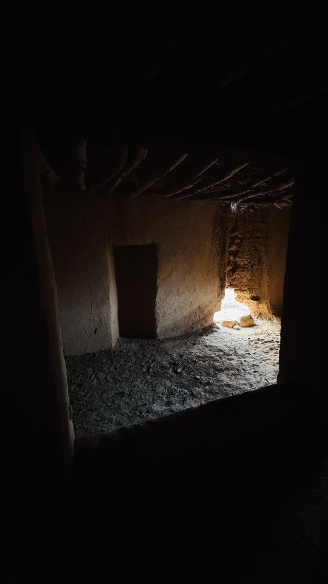 Oldalaqah's tweet image. مسجد الطوالة في ( مُلك سمحة ) جنوب #قرية_علقة_التاريخية  أحد  المساجد التاريخية بمحافظة الزلفي ،
أسس قبل عام 1290هـ .
أعيد ترميمه عام 1362هـ .
وفي عام1419هـ تم نقله من داخل المُلك الى طريق الملك عبدالعزيز ليسهل على المصلين الوصول للمسجد وتم بناؤه وفق المعايير الحديثة .