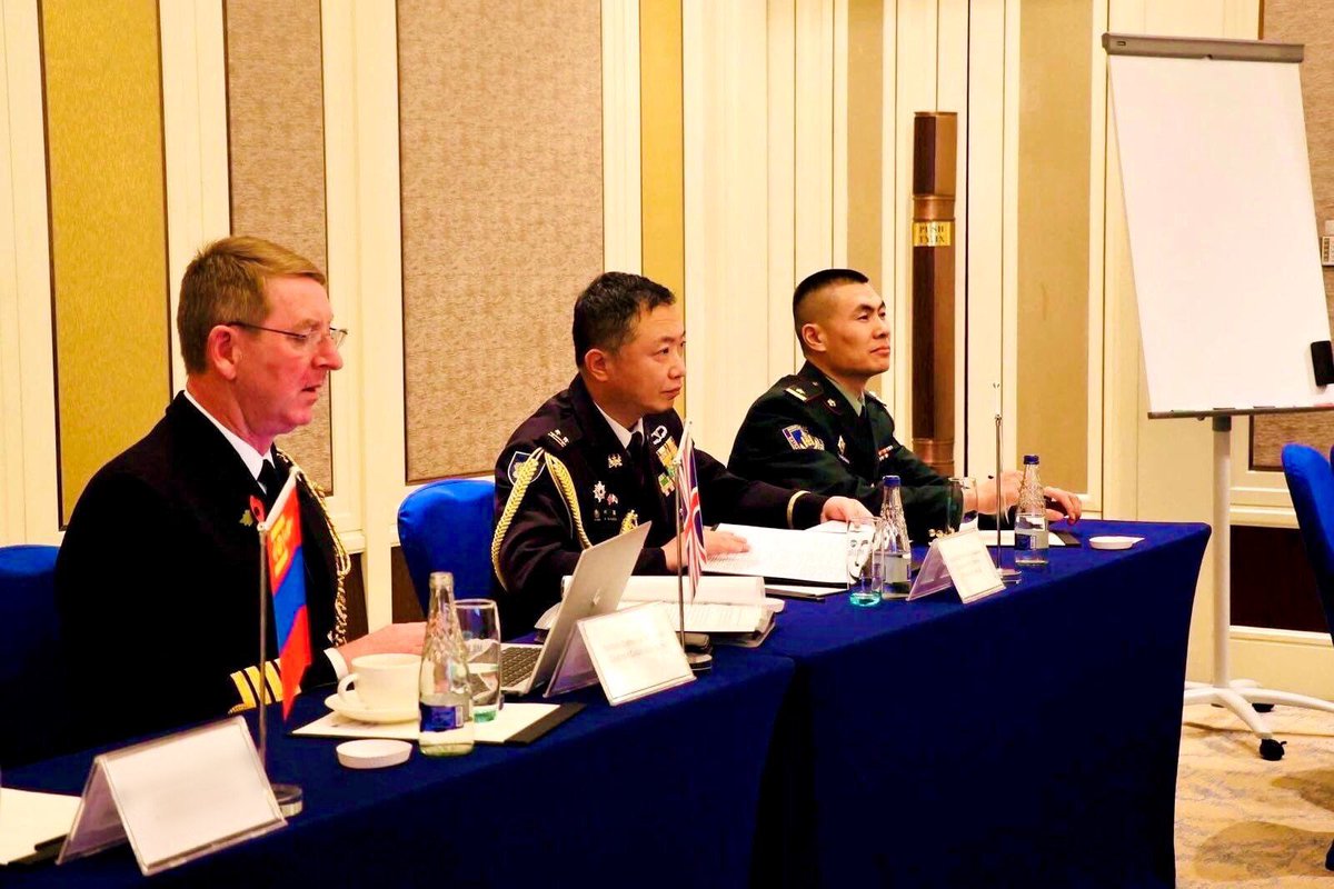 ModJapan_en's tweet image. On 13th Nov, JMOD joined a Strategic Leadership Programme hosted by the UK for Mongolian military personnel in Ulaanbaatar, sharing JMOD’s efforts on #WPS and helping deepen participants’ understanding. We will keep working with partners like the UK to advance WPS in the region!