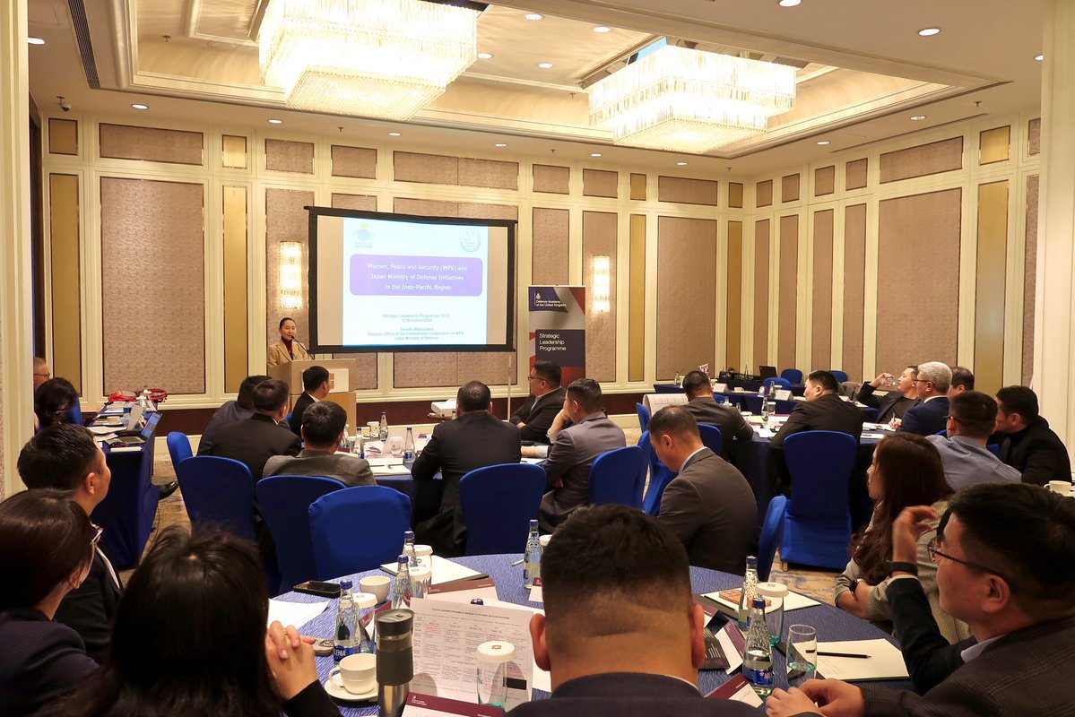ModJapan_en's tweet image. On 13th Nov, JMOD joined a Strategic Leadership Programme hosted by the UK for Mongolian military personnel in Ulaanbaatar, sharing JMOD’s efforts on #WPS and helping deepen participants’ understanding. We will keep working with partners like the UK to advance WPS in the region!