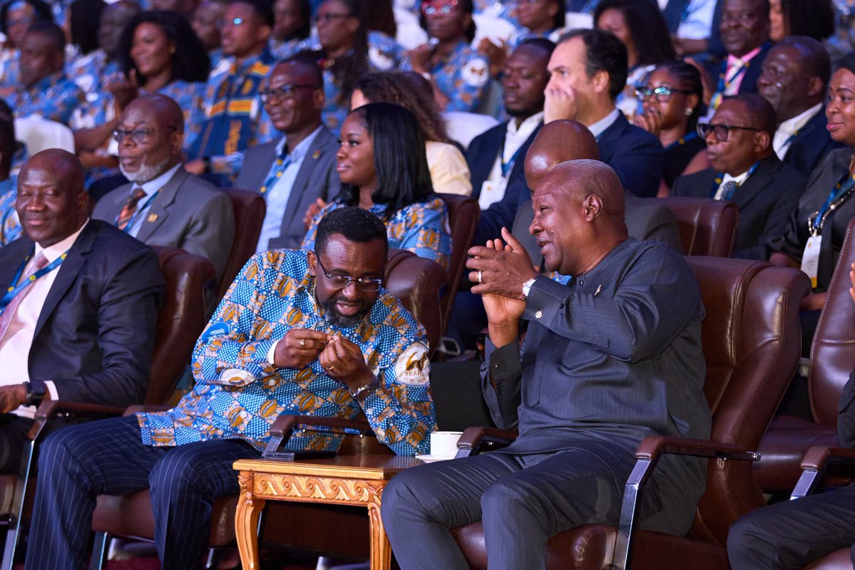 DrJPAsiama's tweet image. Yesterday, together with Currency Research and our international partners, we opened the Cedi@60 International Currency Conference. 
We were honoured to have H.E. @JDMahama , President of the Republic of Ghana, deliver the Keynote Address as we reflected on sixty years of the…