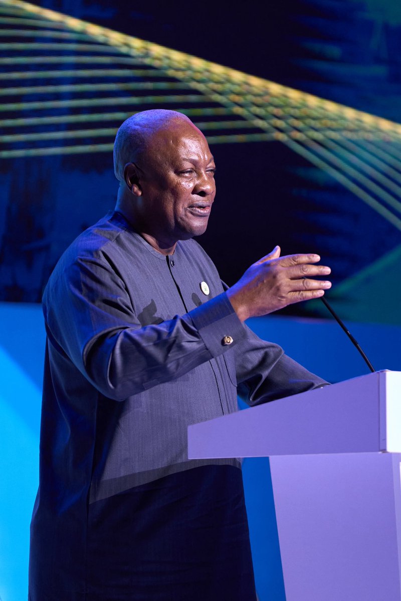 DrJPAsiama's tweet image. Yesterday, together with Currency Research and our international partners, we opened the Cedi@60 International Currency Conference. 
We were honoured to have H.E. @JDMahama , President of the Republic of Ghana, deliver the Keynote Address as we reflected on sixty years of the…