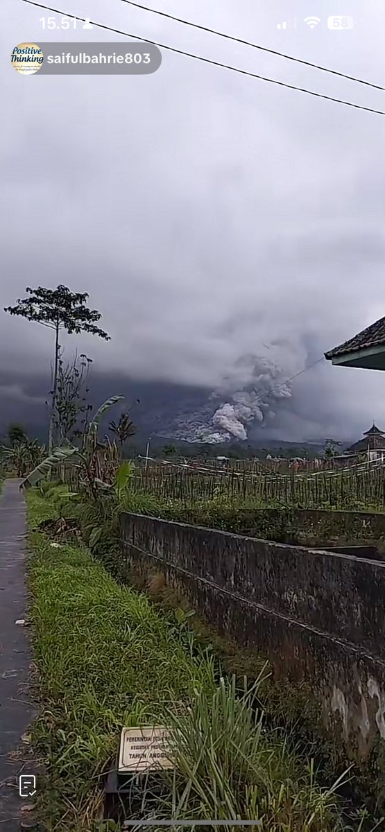 joshuanade's tweet photo. mantau erupsi semeru via tiktok @infomalang https://t.co/JDHKIuv40c