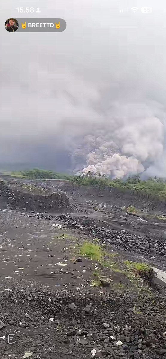 joshuanade's tweet photo. mantau erupsi semeru via tiktok @infomalang https://t.co/JDHKIuv40c