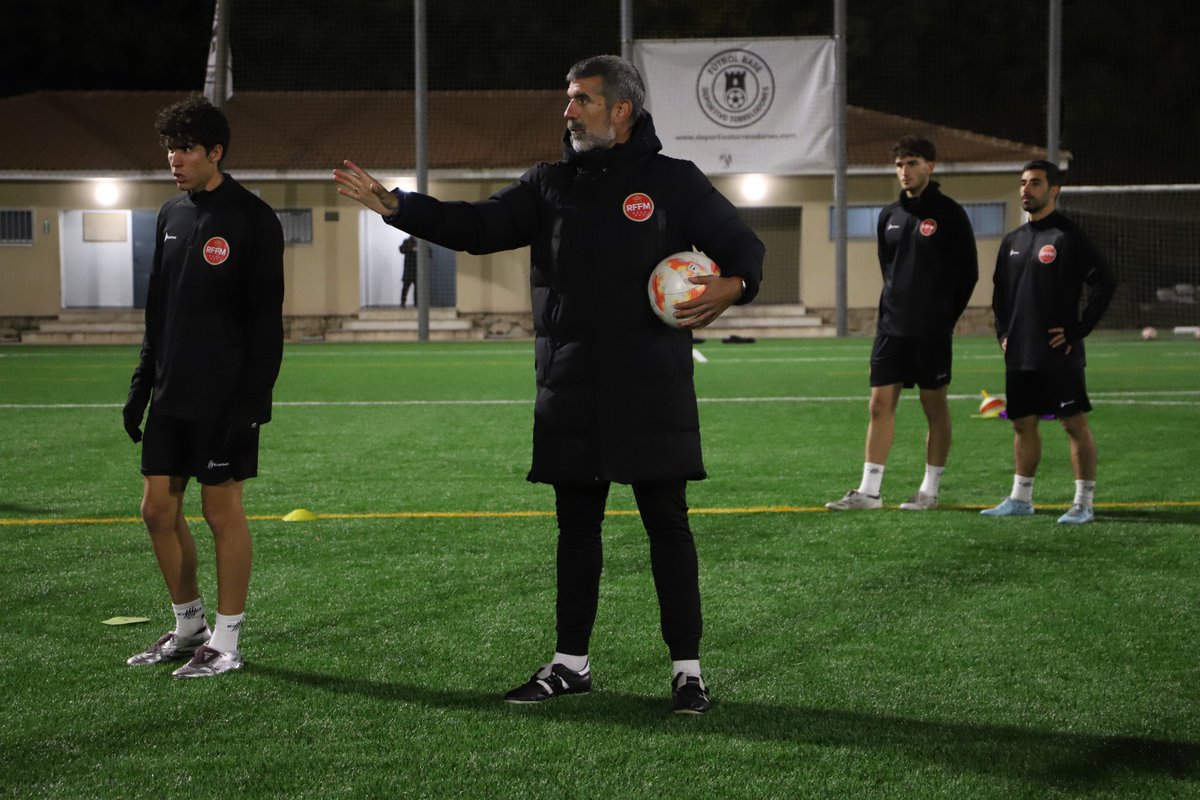 RFFM_oficial's tweet image. La selección de Aficionados entrenó anoche en el Julián Ariza de Torrelodones para preparar la primera fase de la Copa de las Regiones UEFA.

Los futbolistas convocados por Miguel Fernández mostraron gran motivación y compromiso diez días antes de medirse a @FFCV_info y @FCF_CAT.