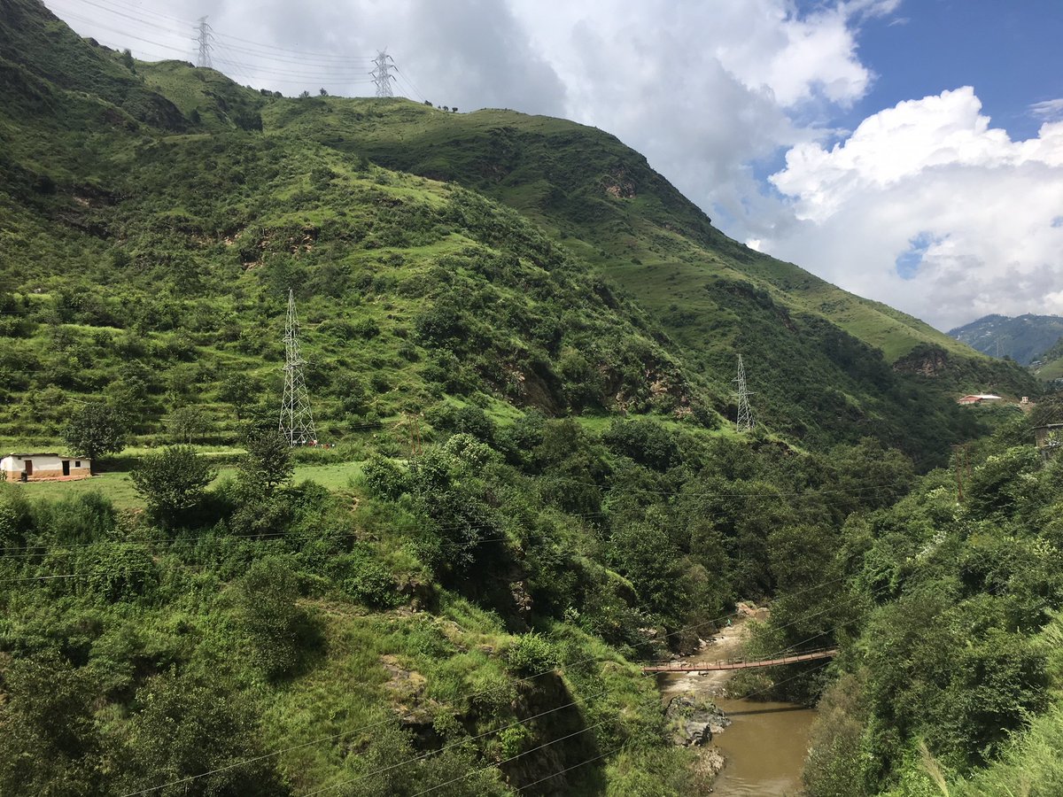 KfW_FZ's tweet photo. Mit der Finanzierung Grüner Korridore unterstützt @KfW_FZ seit langem die Energieinfrastruktur in Indien: 7.800 km Stromleitungen und 97 Umspannwerke bringen sauberen Strom zu den Verbrauchern, weitere sind im Bau. ⚡🌱 #SDG13 #COP30

https://t.co/ZcPSyFC4e7 https://t.co/2EiMtKvVux