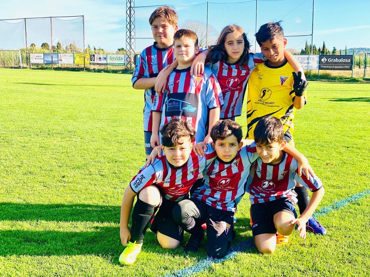 ⚽️ [BASE] Derrotes de l'infantil femení (📸 1 i 2) contra el Cal Aguidó 3-4 i l'Estartit 3-2. Empat de l'aleví B (📸 3) 2-2 amb l'Escala i l'aleví C  (📸 4) cau 9-2 amb el Base l'Empordanet.

💯 Som-hi Base!!

#cfbaseroses #baseroses #somdelbase #somelquevolemser #futbolcat