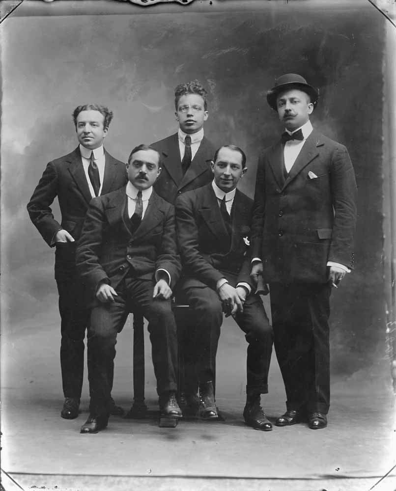 #fotodelgiorno Aldo Palazzeschi, Carlo Carrà, Giovanni Papini, Umberto Boccioni, Filippo Tommaso Marinetti nel 1914.
