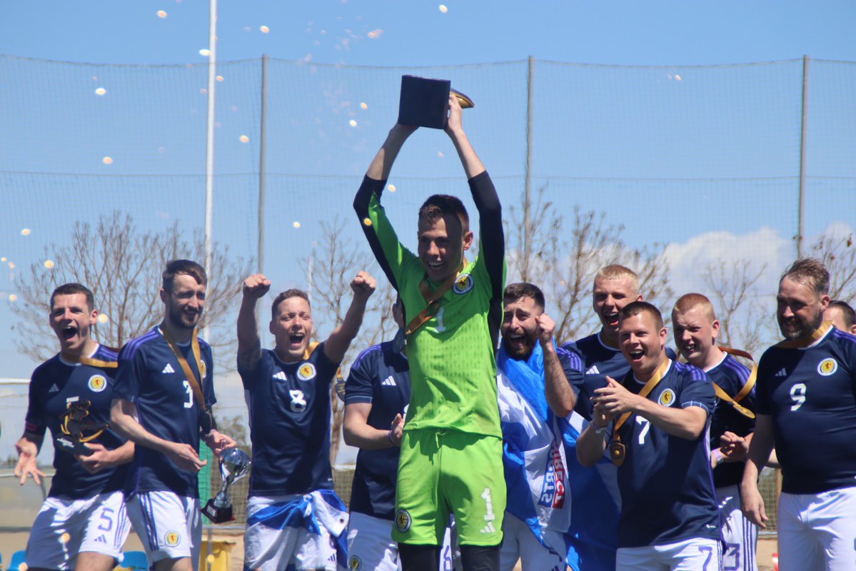 CPfootball_SCO's tweet image. 2 Scotland national teams… 

2 World Cups 

Both in America 

Yes sir - We can boogie 

@ScotlandNT @ScottishFA_dis