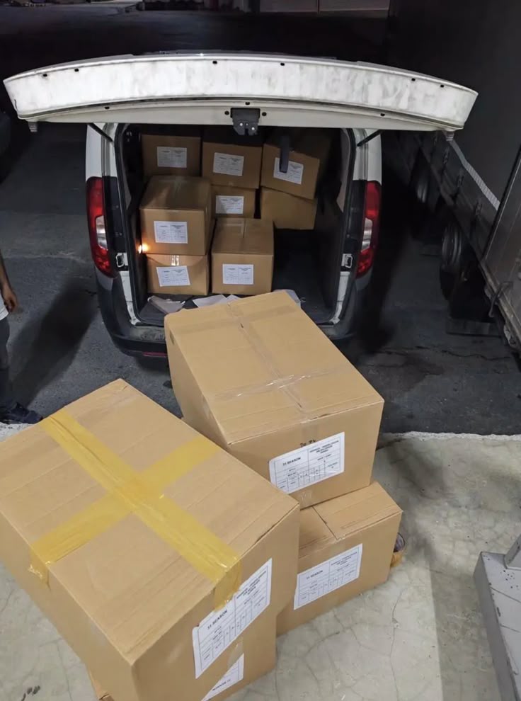 parcelgoindia's tweet image. Mid-week dispatch done!
Your parcel is on its way with speed and care.
Delivering trust, one shipment at a time.
#WednesdayVibes #ParcelGo #OnTheWay