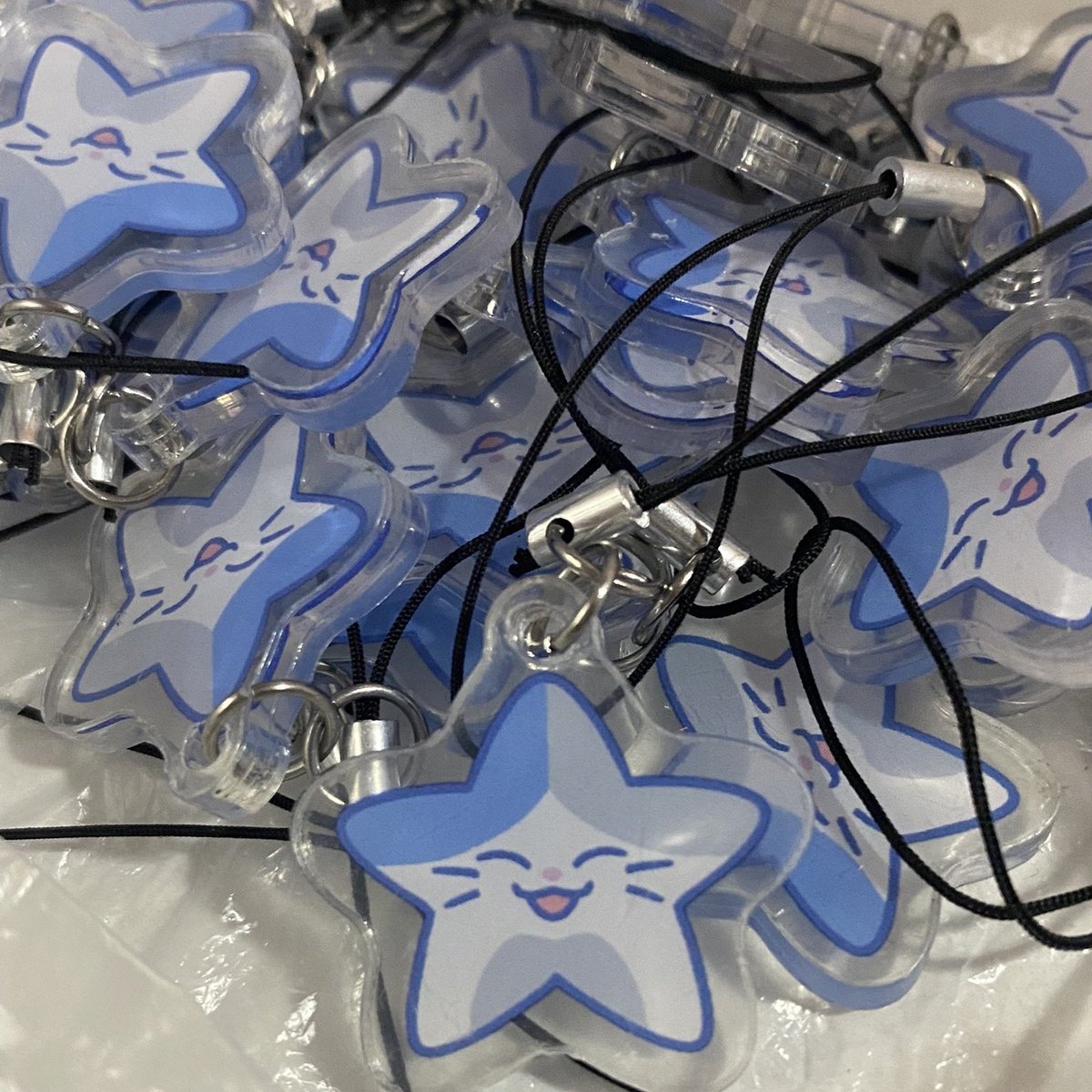 323rd's tweet image. ₍^ &amp;gt;ヮ&amp;lt;^₎ for lele's little suns .ᐟ₊˚⊹ ☆

dehet and lemyo phone charms will be given out at @KH1000LE_PH's cse ! 🐬🩵💫

 ★ like &amp;amp; rt !
 ★ 1:1, limited qty 

#BrightSkiesEndlessDreamsWithCHENLEp
