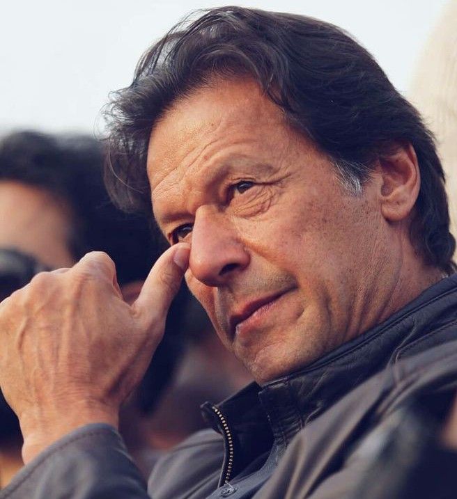sumaira901's tweet photo. اس میں غصہ نہیں تھا—صرف وضاحت۔  
عمران خان نے انصاف کے بارے میں ایسے بات کی جیسے سانس لے رہا ہو۔  
اس کے ہر لفظ میں قوم سے ایک وعدہ تھا۔  
اس کی رہائی کوئی احسان نہیں؛ اس کا حق ہے۔  
#ملاقات_سے_کیوں_ڈرتے_ہو @Teamipians https://t.co/Cy7oekauJ8