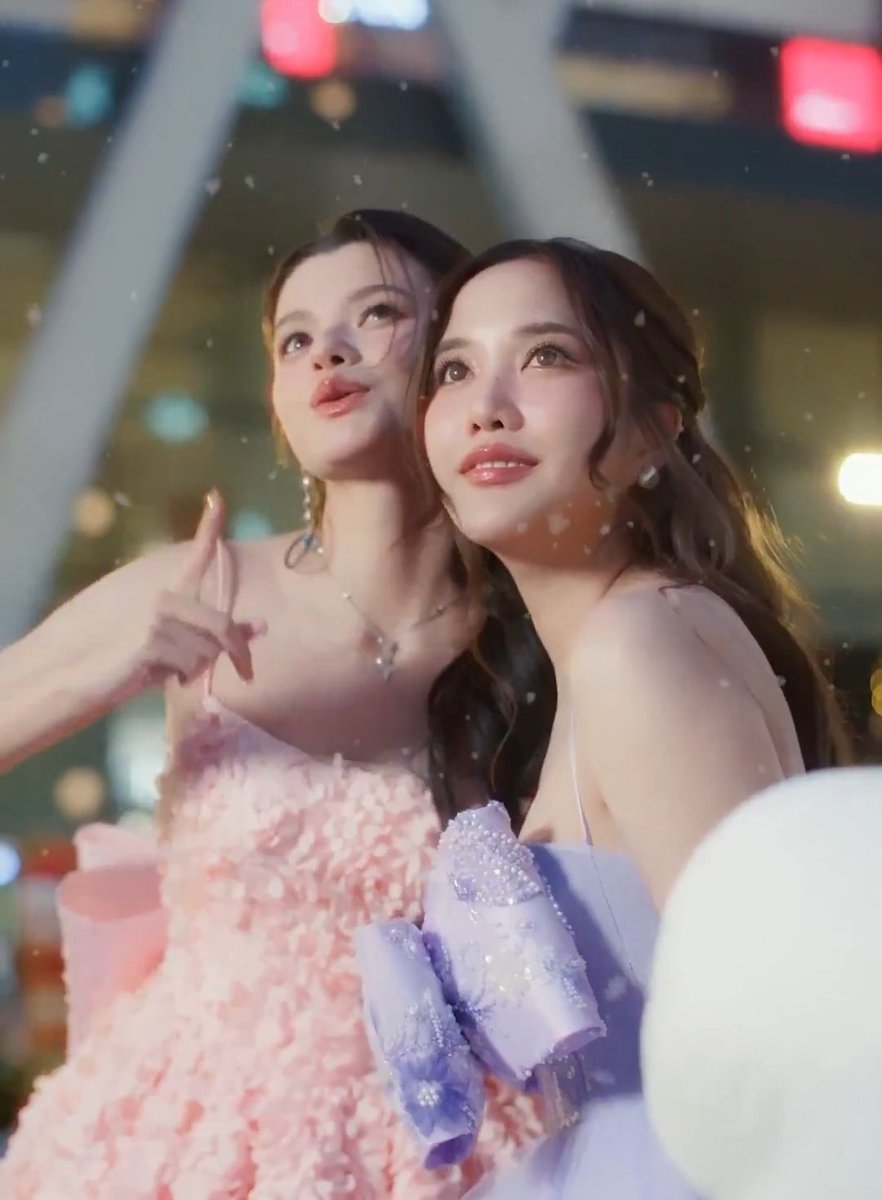 kieutou_serbia's tweet image. OH MY HEART 😭🤍

FREEN BECKY AT CTW XMAS
#CTWXmasxFreenBecky