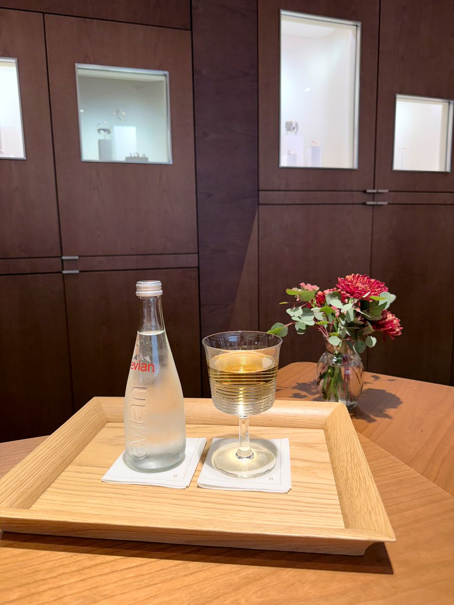 SpoilScarlettx's tweet image. guess how many thousands of simp cash i burned at Hermes for national princess day 👸🏼✨